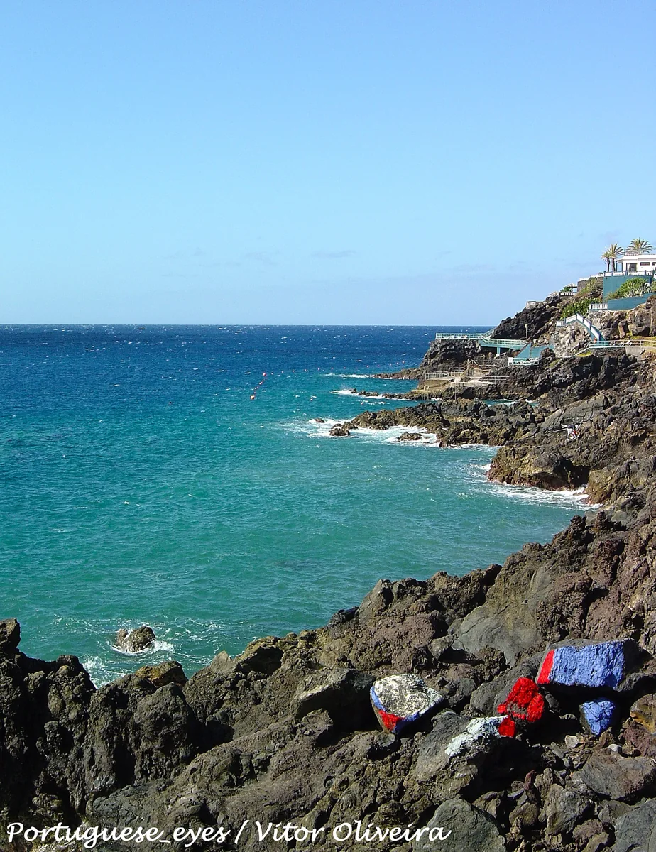 Atlantic water and rocky shore at Caniço de Baixo